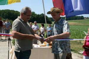 Otvoritev v vasi Levanjci 8